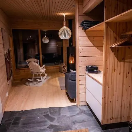 Uusi Hirsimoekki 7 Henkiloelle ヴィラ イナリ