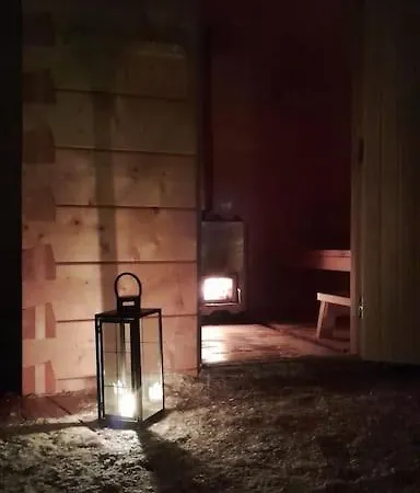 Uusi Hirsimoekki 7 Henkiloelle ヴィラ