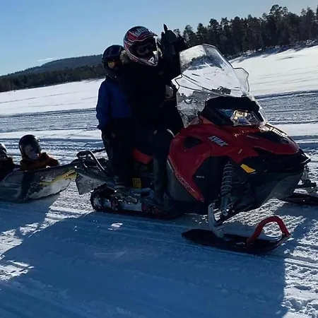 ヴィラ Uusi Hirsimoekki 7 Henkiloelle イナリ