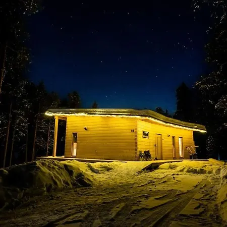 Uusi Hirsimoekki 7 Henkiloelle ヴィラ