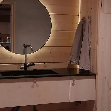 Uusi Hirsimoekki 7 Henkiloelle * Inari